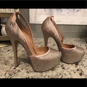 Steve Madden Sparkly Pump